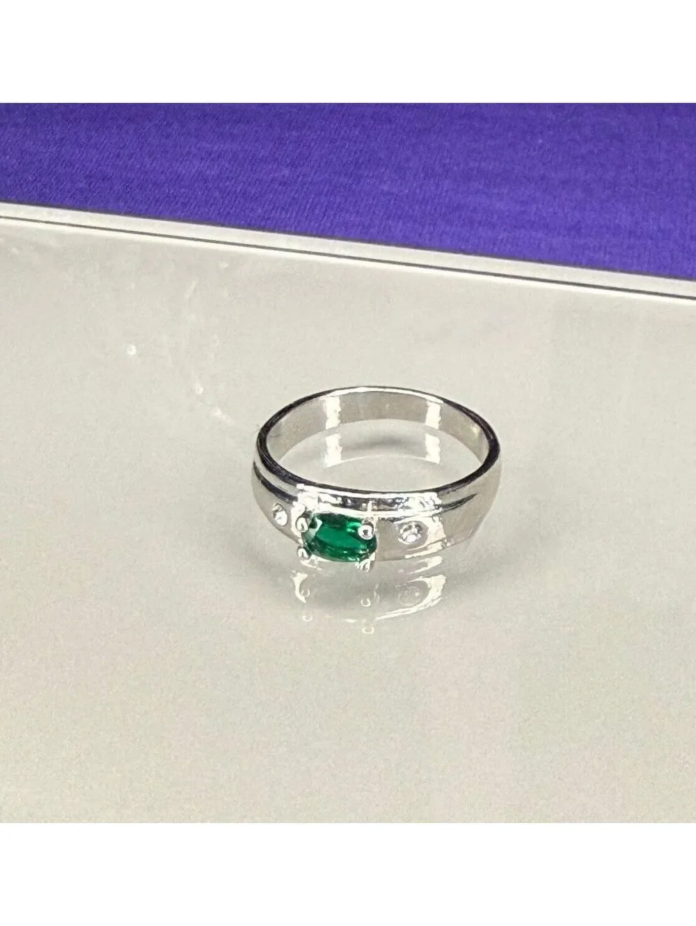 N/A green oval